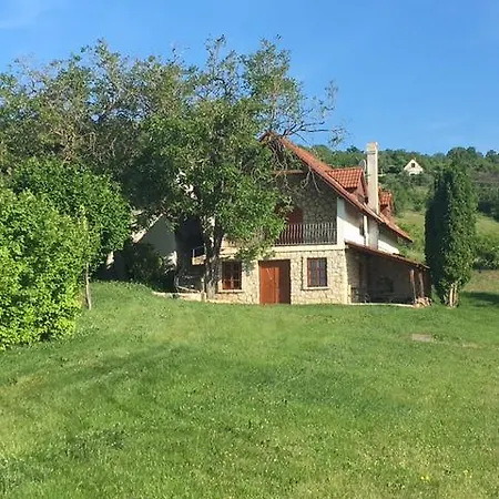 Pecselyi Vendeghaz Pécsely